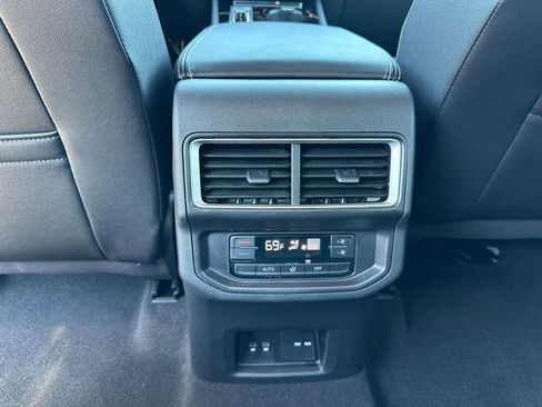 Used 2026 Volkswagen Atlas SE FWD image 23