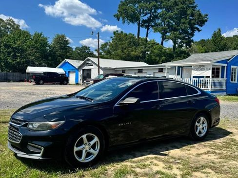 Used 2017 Chevrolet Malibu LS w/ LPO, Convenience Package 1 FWD image 5