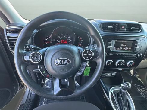 Used 2018 Kia Soul FWD image 17