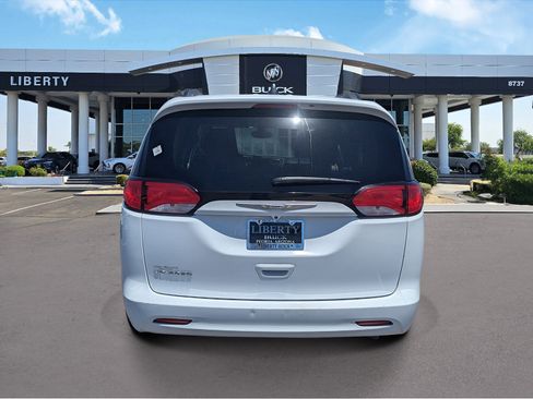 Used 2021 Chrysler Voyager Lxi image 4