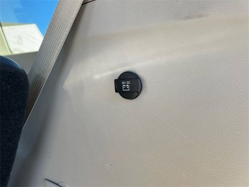 Used 2023 Chrysler Pacifica Touring-L image 18