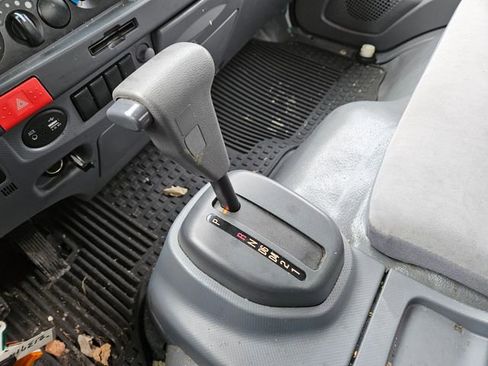 Used 2021 Isuzu NPR image 19