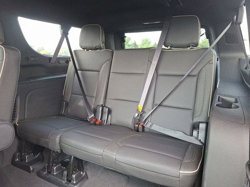 Used 2024 Chevrolet Suburban Premier w/ Premium Package image 11