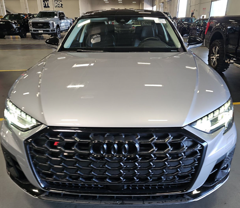 Used 2022 Audi S8 AWD/4WD image 2