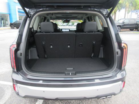 Used 2024 Kia Telluride EX w/ EX Captain's Chair Package FWD image 42