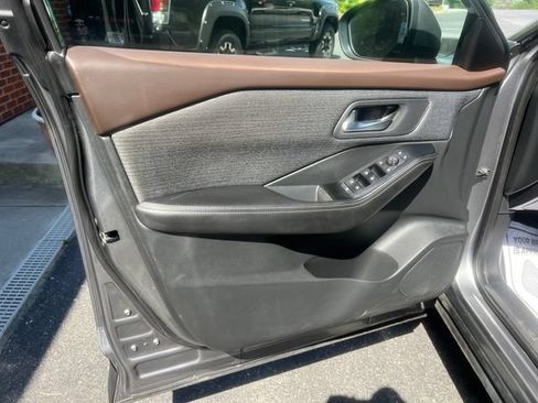 Used 2021 Nissan Rogue SV AWD/4WD image 8
