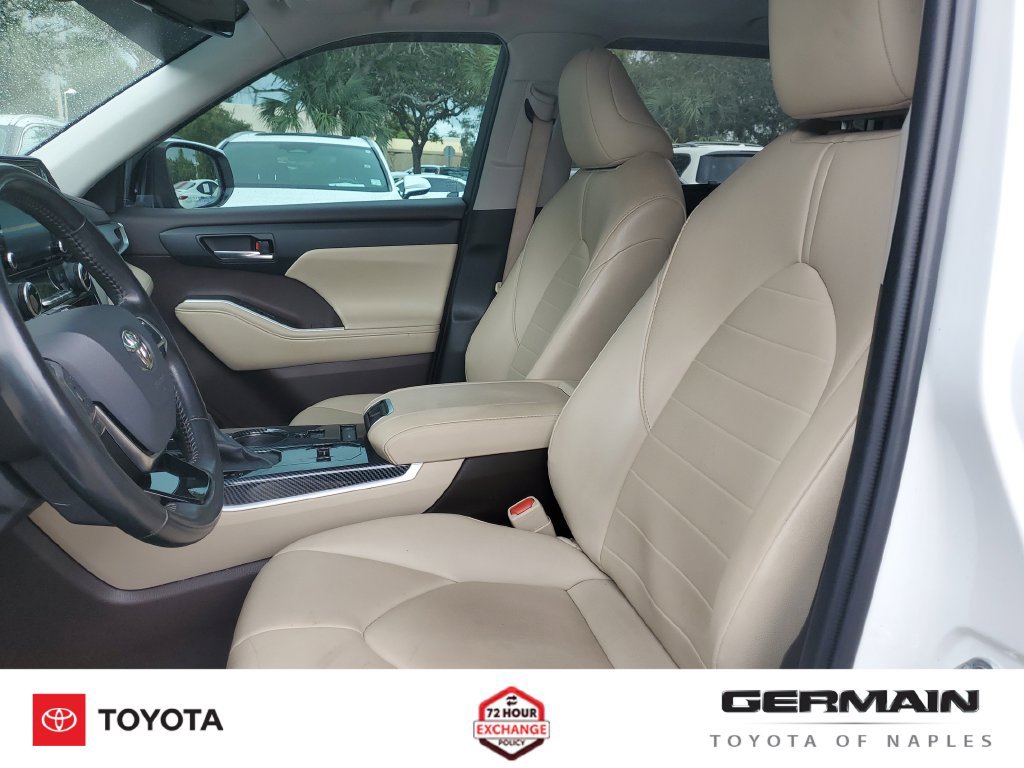 Used 2021 Toyota Highlander XLE FWD image 19