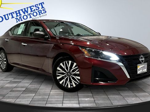 Used 2025 Nissan Altima 2.5 SV image 3