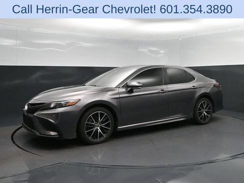 Used 2023 Toyota Camry SE w/ Convenience Package FWD image 3