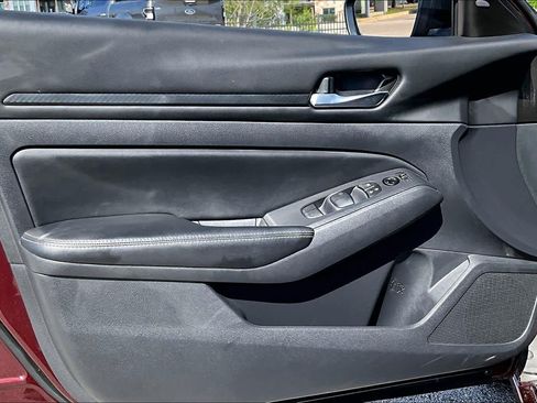 Used 2025 Nissan Altima 2.5 SV FWD image 22