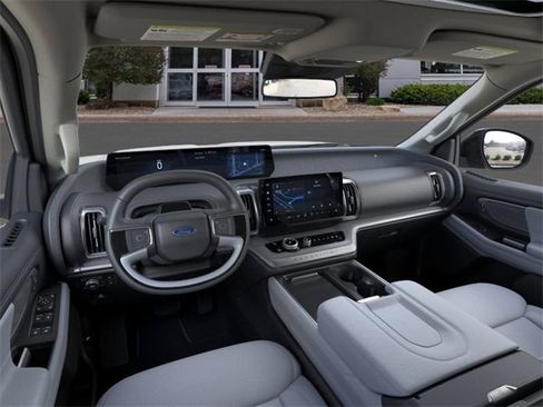 New 2025 Ford Expedition Platinum w/ Driver's Package image 9