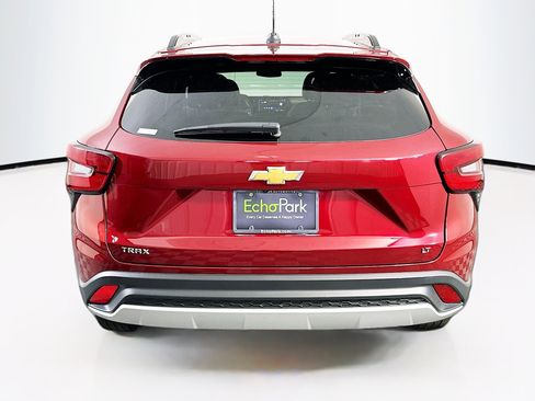 Used 2025 Chevrolet Trax LT w/ LT Convenience Package image 7