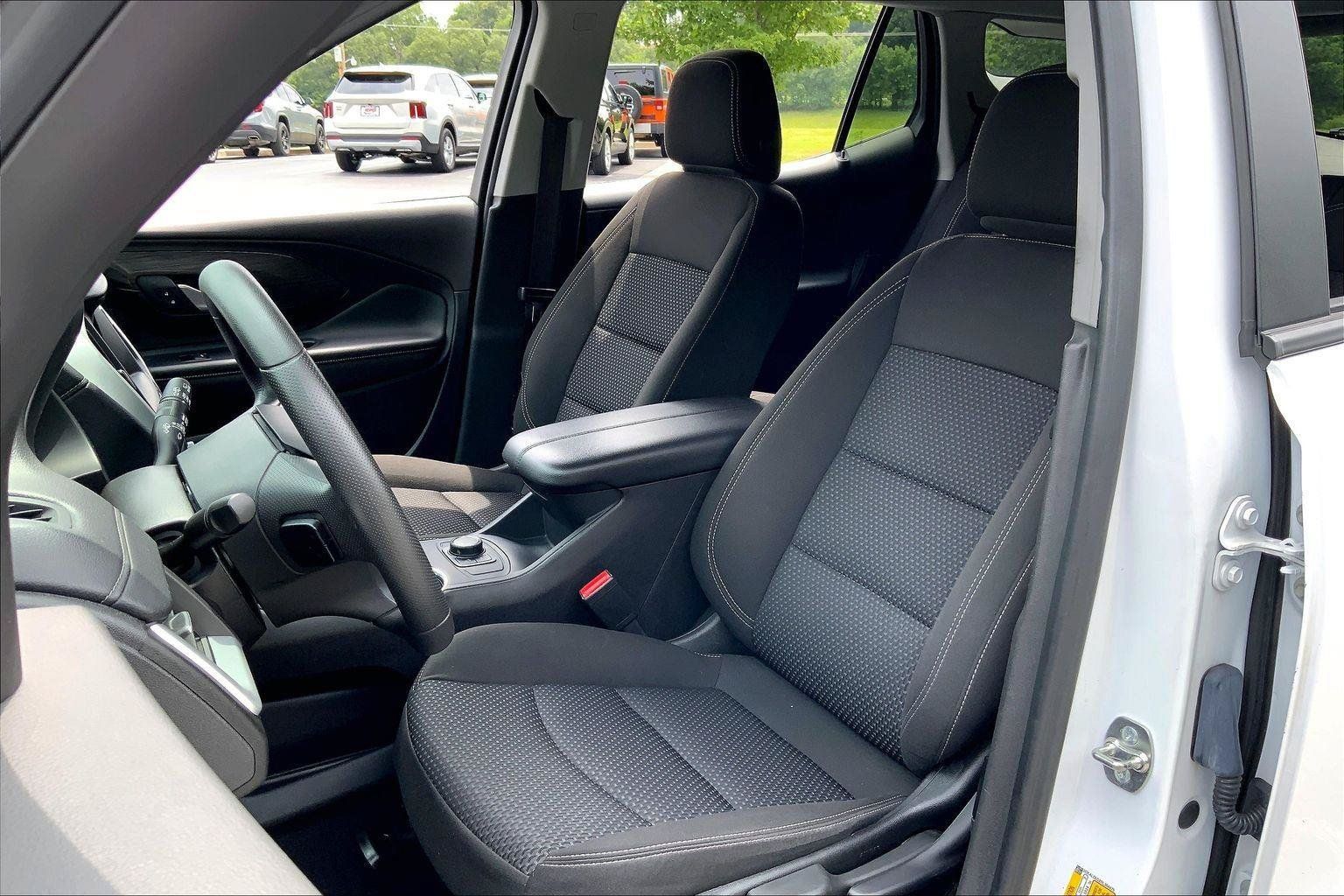 Used 2024 GMC Terrain SLE AWD/4WD image 23