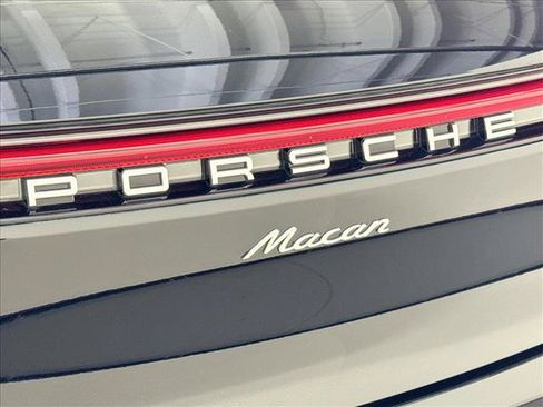 Used 2025 Porsche Macan AWD/4WD image 25