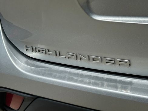 Used 2021 Toyota Highlander XLE FWD image 13
