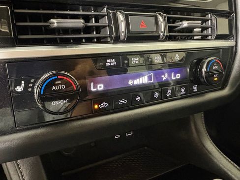 Used 2022 Nissan Pathfinder SL w/ SL Premium Package AWD/4WD image 33