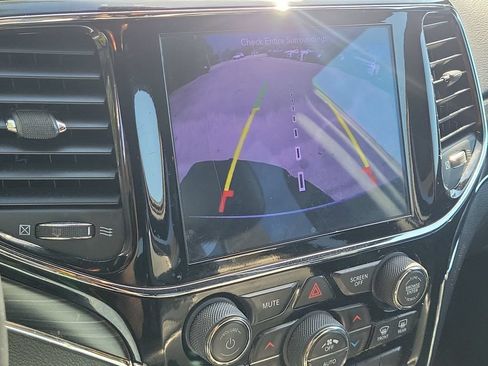 Used 2019 Jeep Grand Cherokee Limited AWD/4WD image 32