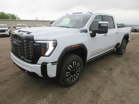 New 2026 GMC Sierra 2500 Denali Ultimate AWD/4WD image 11