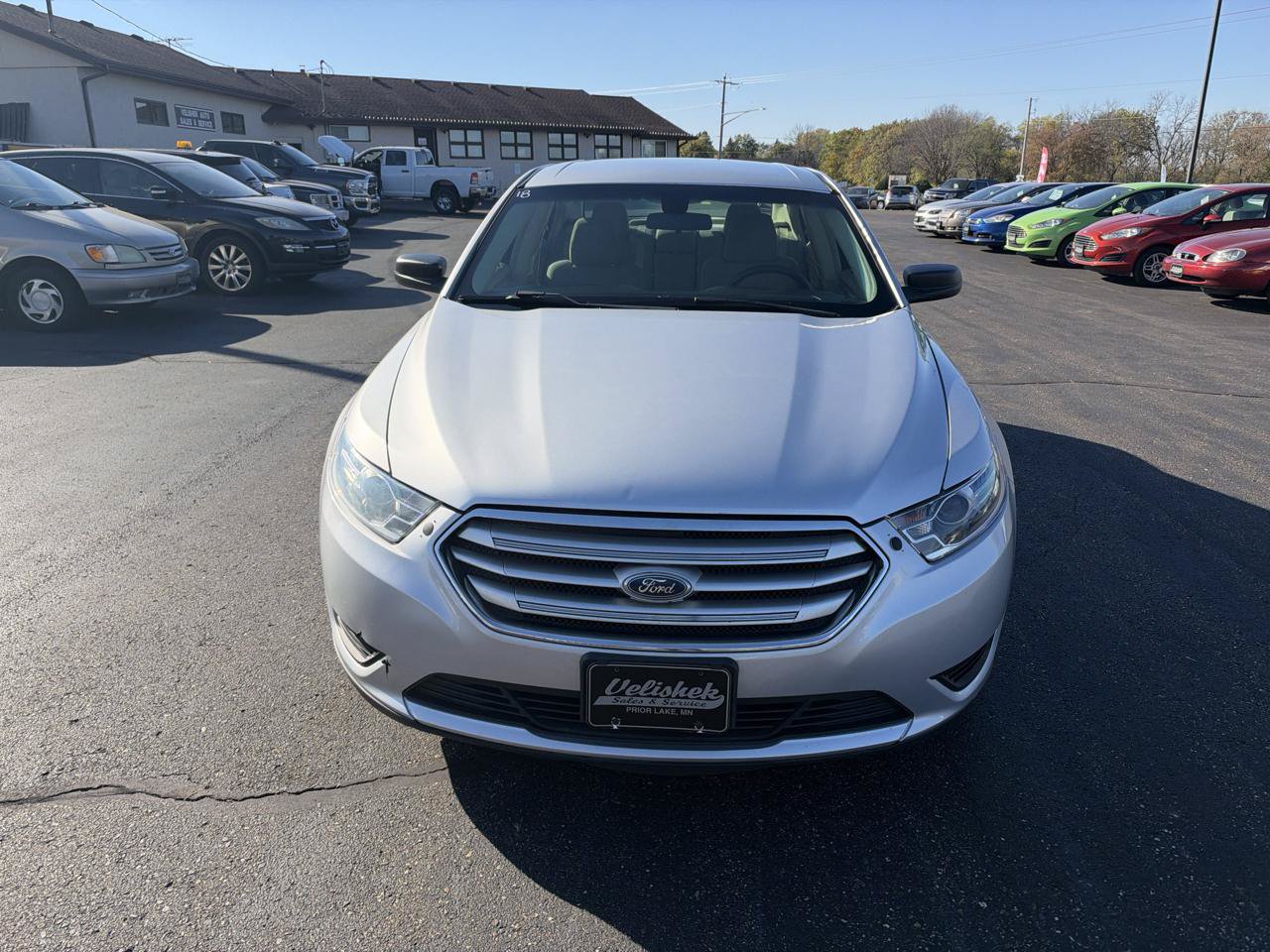 Used 2018 Ford Taurus SE FWD image 8