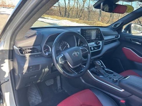 Used 2022 Toyota Highlander XSE image 46