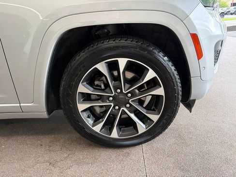 Used 2021 Jeep Grand Cherokee L Overland w/ Luxury Tech Group IV AWD/4WD image 34