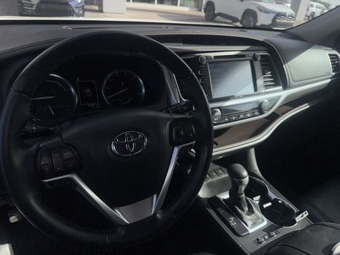 Used 2019 Toyota Highlander Limited image 6