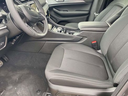 New 2025 Jeep Grand Cherokee Laredo w/ MOPAR Finishing Package image 36