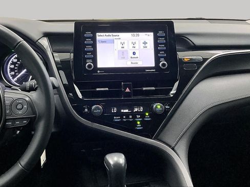 Used 2024 Toyota Camry SE FWD image 6