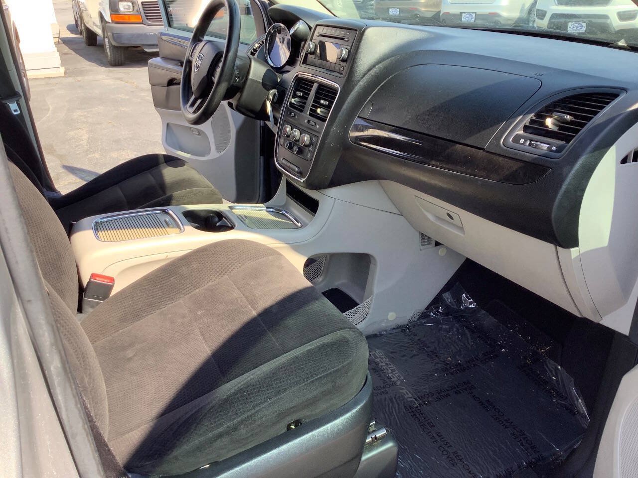 Used 2013 Dodge Grand Caravan SXT FWD image 28