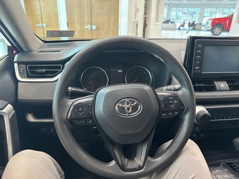 Used 2019 Toyota RAV4 LE image 3