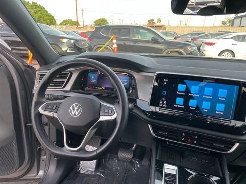 Used 2025 Volkswagen Atlas Cross Sport SE image 36