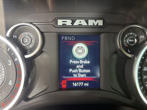 Used 2024 RAM 2500 Tradesman w/ Chrome Appearance Group image 11