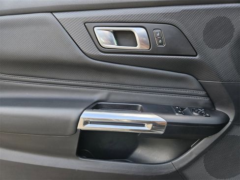 Used 2025 Ford Mustang Premium image 17