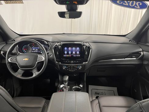Used 2023 Chevrolet Traverse LT w/ LT Premium Package AWD/4WD image 2