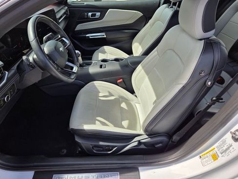 Used 2025 Ford Mustang Premium image 11