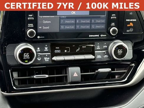 Used 2022 Toyota Highlander LE AWD/4WD image 21