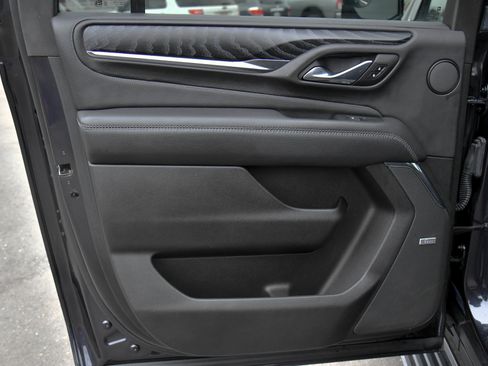 Used 2023 GMC Yukon XL Denali image 42