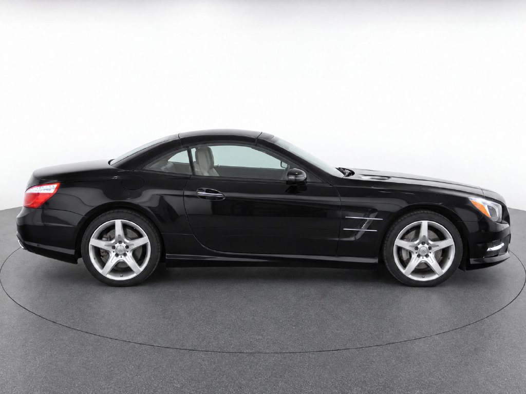 Used 2016 Mercedes-Benz SL 550 w/ Driver Assistance Package image 10