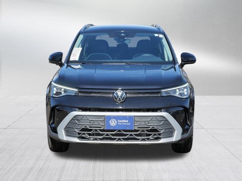 Certified 2025 Volkswagen Taos SE image 2