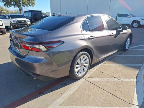 Used 2023 Toyota Camry LE image 6
