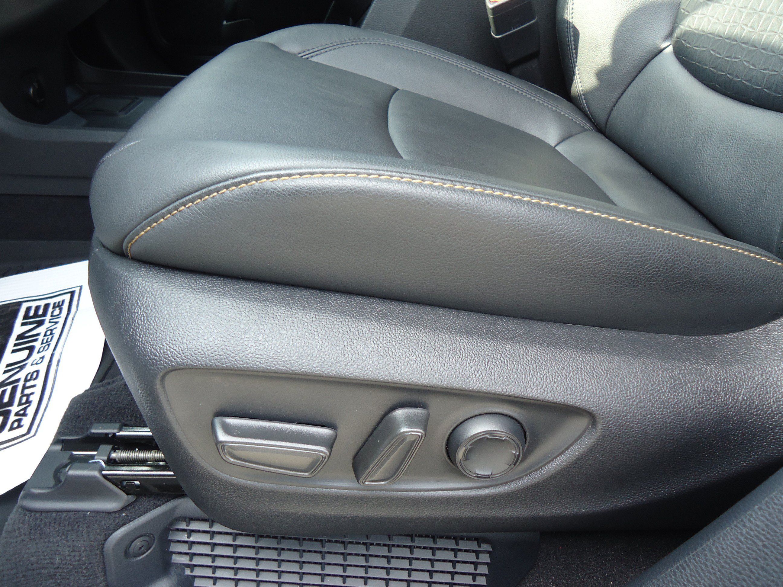 Used 2025 Toyota Sienna XLE Woodland Edition AWD/4WD image 25