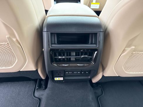 New 2026 Jeep Grand Cherokee Limited image 17