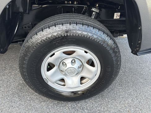 Used 2017 Toyota Tacoma SR5 image 29