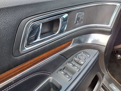Used 2018 Ford Explorer Limited FWD image 21