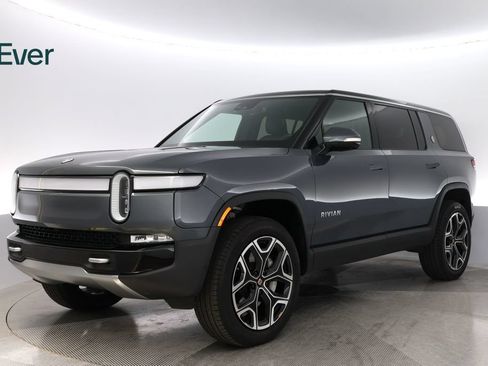 Used 2024 Rivian R1S Adventure Dual AWD/4WD image 2