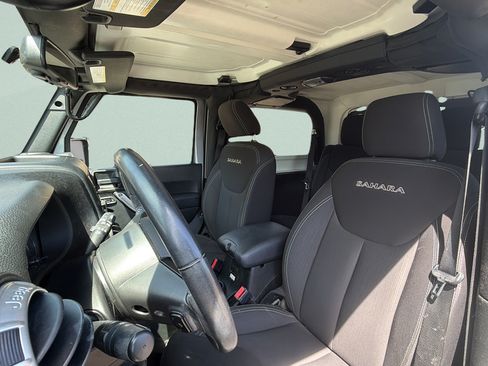 Used 2018 Jeep Wrangler Sahara w/ Connectivity Group AWD/4WD image 25