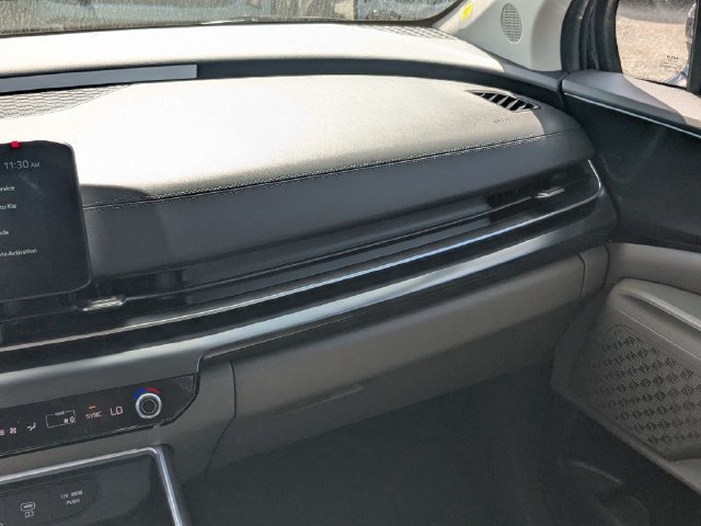 New 2027 Kia Carnival LX FWD image 17