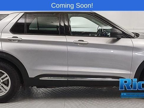 Certified 2021 Ford Explorer XLT RWD image 2