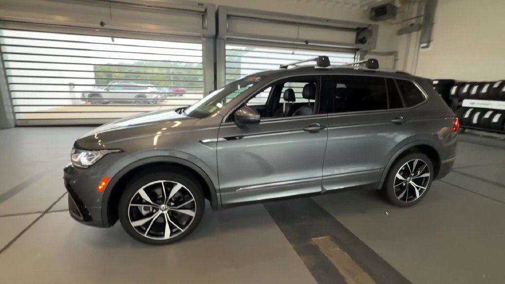 Used 2024 Volkswagen Tiguan SEL R-Line AWD/4WD image 8