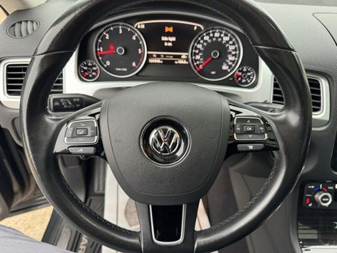 Used 2016 Volkswagen Touareg Executive image 19